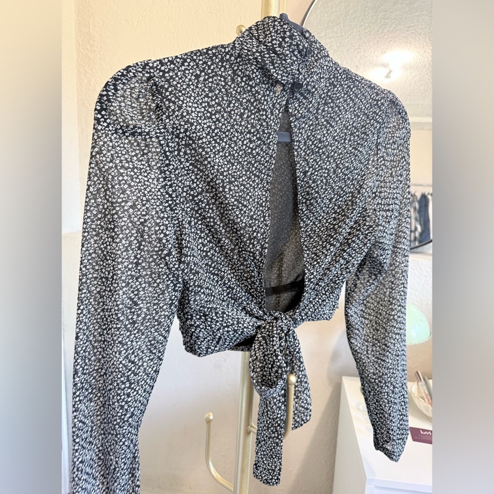 EUC Like New Cropped Mock Neck Black and White Patterned Tie Back Blouse - Picture 3 of 12